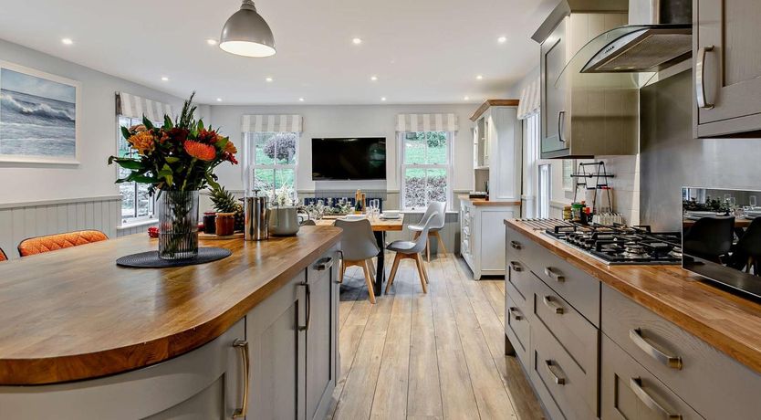Photo of 4 Bed in Truro