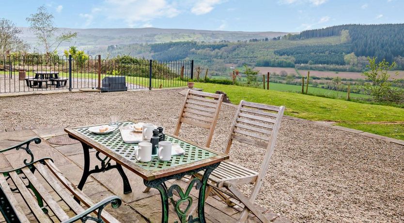 Photo of 2 Bed in Crickhowell