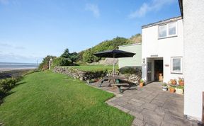 Photo of in Aberdovey (DY024)