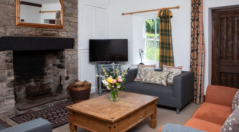 Photo of 3 Bed in Llansantffraed