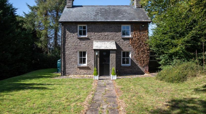 Photo of in Llansantffraed (BN427)
