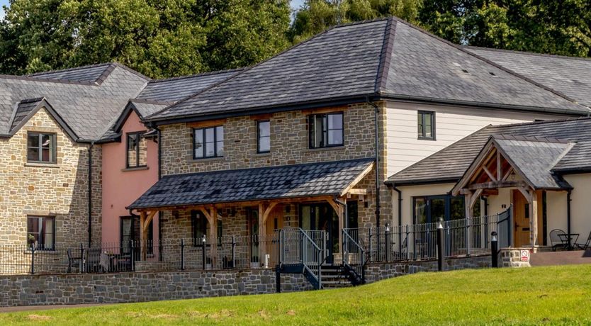 Photo of 2 Bed in Usk-