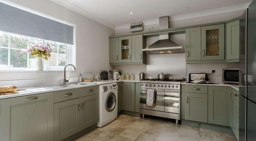 Photo of 6 Bed in Saundersfoot