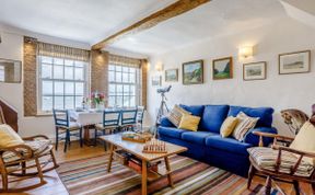 Photo of in Lympstone (79350)