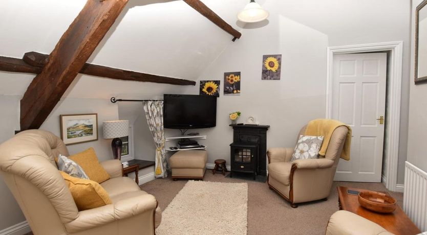 Photo of 2 Bed in Llanfihangel-nant-Bran