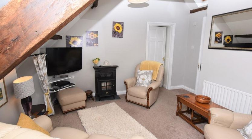 Photo of 2 Bed in Llanfihangel-nant-Bran