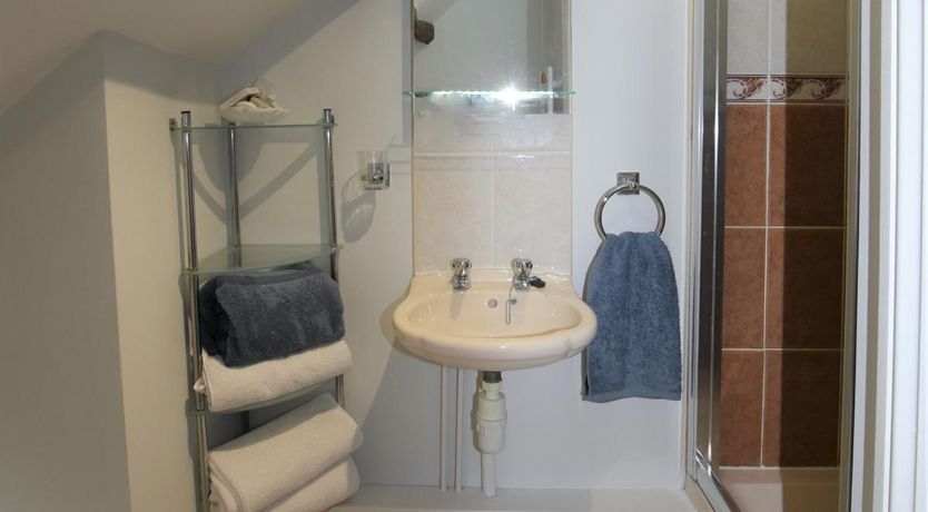 Photo of 2 Bed in Llanfihangel-nant-Bran