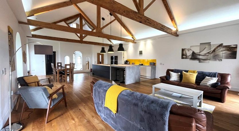 Photo of 4 Bed in Dyffryn Ardudwy