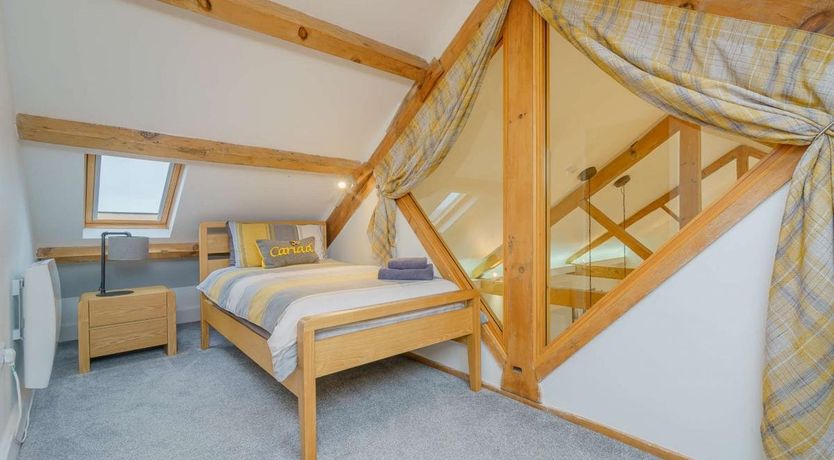 Photo of 4 Bed in Dyffryn Ardudwy