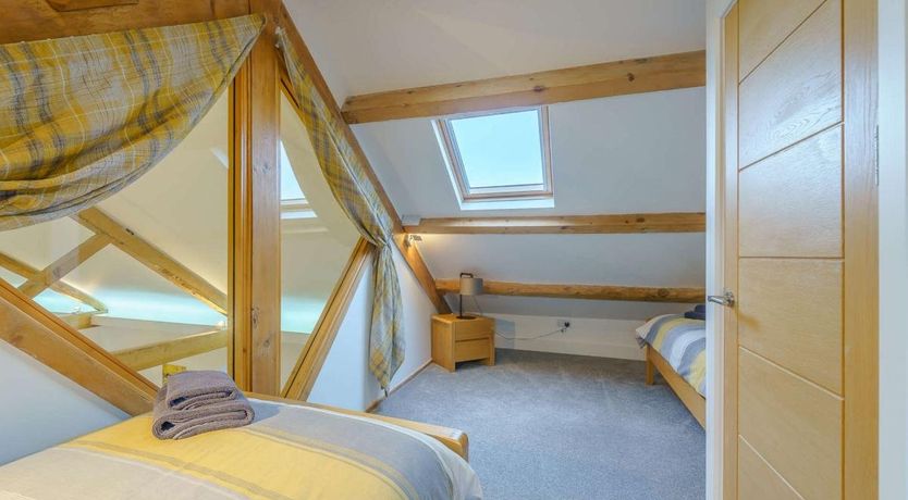 Photo of 4 Bed in Dyffryn Ardudwy