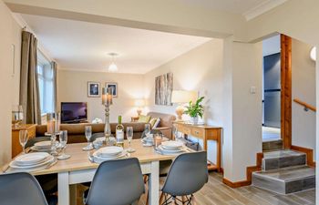 in Lulworth Cove (82367) Holiday Cottage