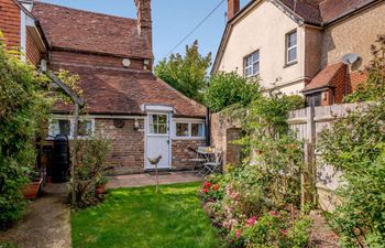 1 Bed in Battle Holiday Cottage