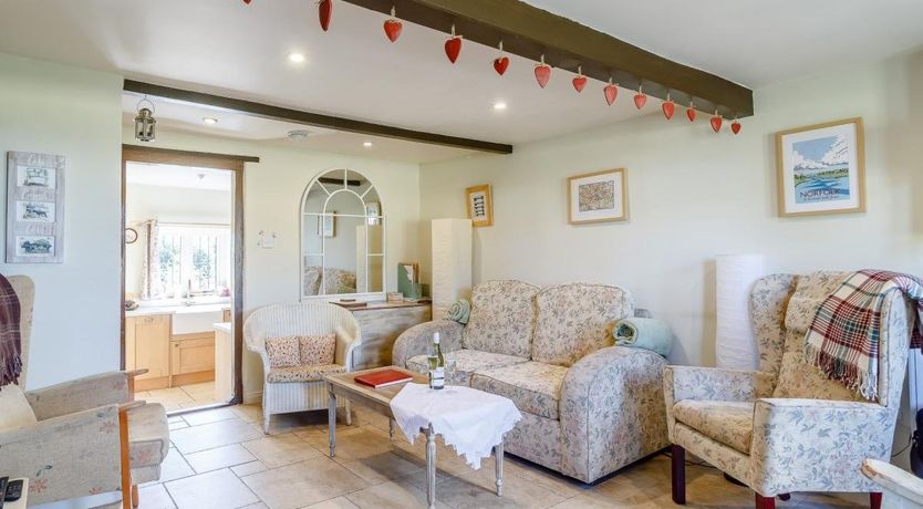 Photo of 3 Bed in Honing