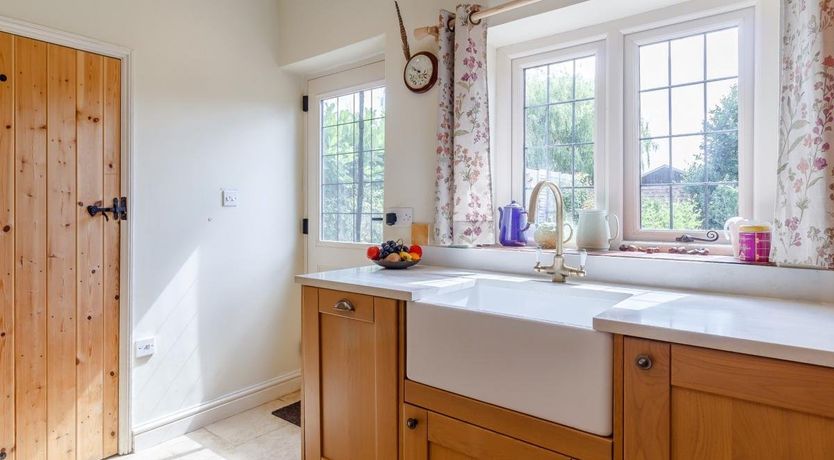 Photo of 3 Bed in Honing