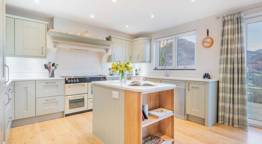 Photo of 4 Bed in Newlands