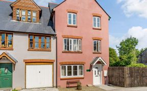 Photo of 5 Bed in Narberth
