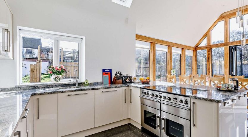 Photo of 5 Bed in New Works