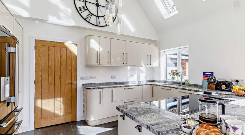 Photo of 5 Bed in New Works