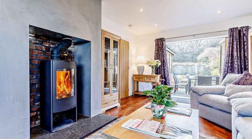 Photo of 5 Bed in New Works