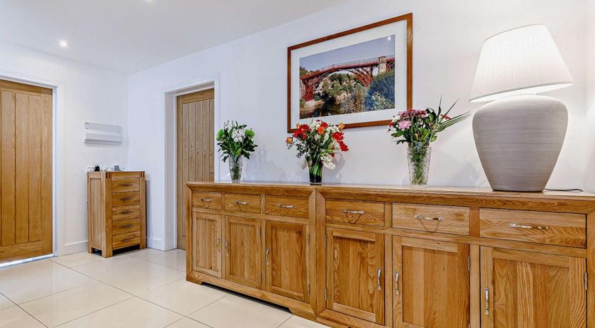 Photo of 5 Bed in New Works