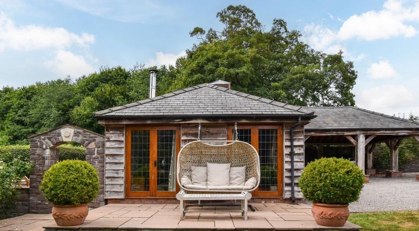 Photo of 1 Bed in Bettws Newydd