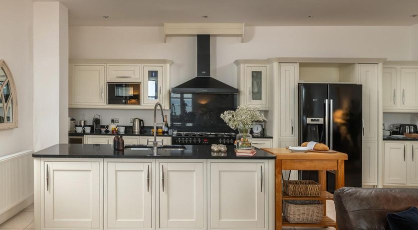 Photo of 3 Bed in Tenby