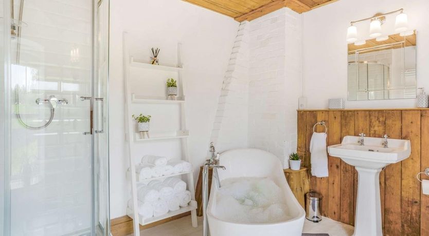 Photo of 4 Bed in Rhoshill