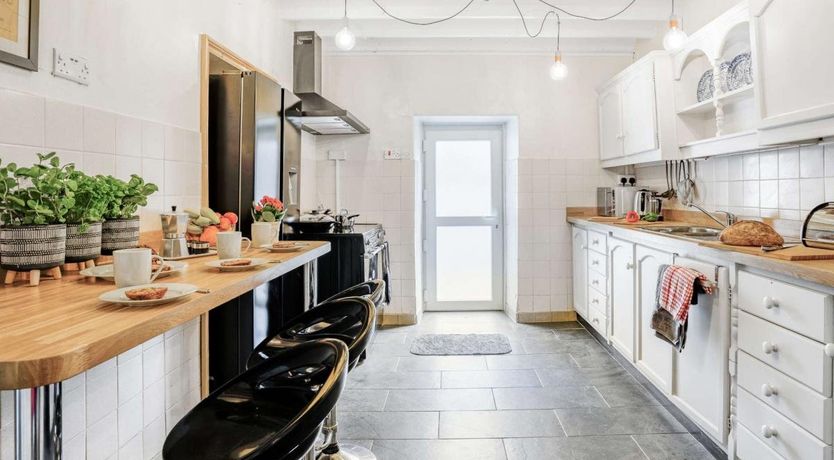 Photo of 4 Bed in Rhoshill