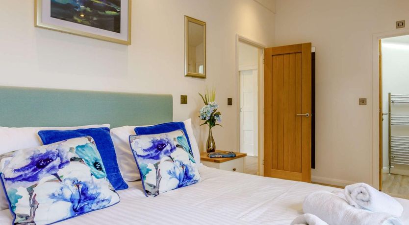Photo of 2 Bed in Romansleigh