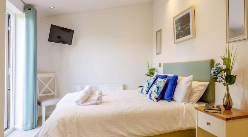 Photo of 2 Bed in Romansleigh