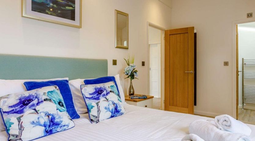 Photo of 2 Bed in Romansleigh