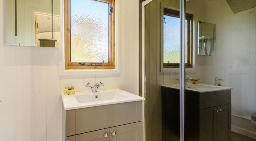 Photo of 1 Bed in Byton