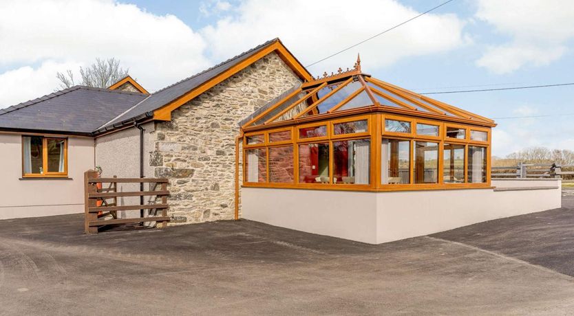 Photo of 3 Bed in Lampeter