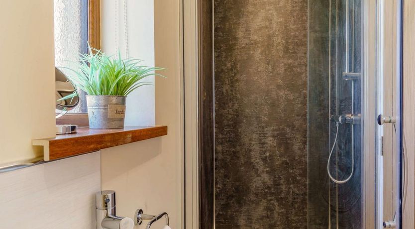 Photo of 3 Bed in Cellan