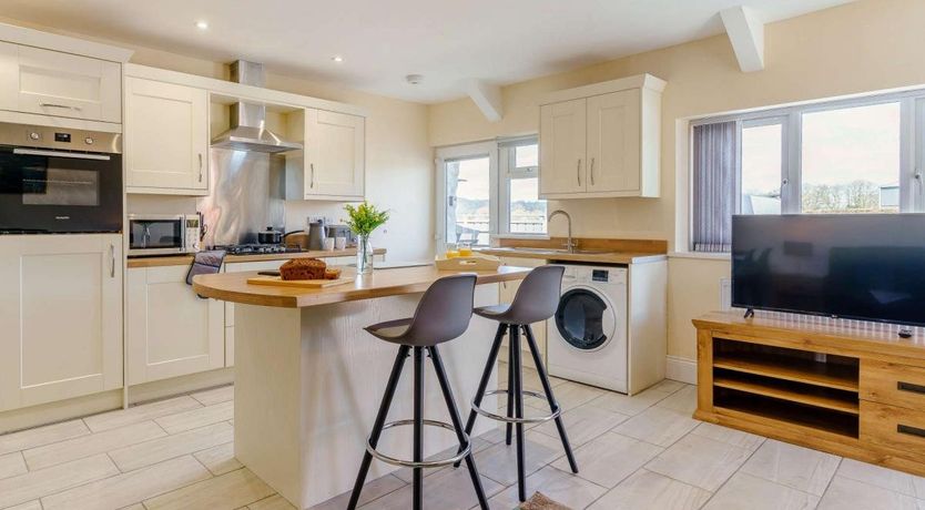 Photo of 3 Bed in Cellan