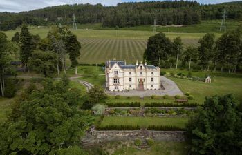 7 Bed in Dingwall Holiday Cottage
