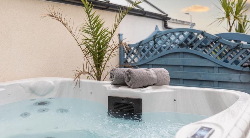 Photo of 5 Bed in Westward Ho