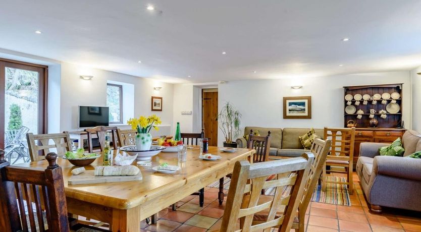 Photo of 5 Bed in Llangattock