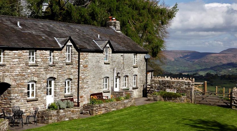 Photo of in Llangattock (BN365)