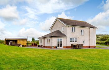 4 Bed in Denbigh Holiday Cottage