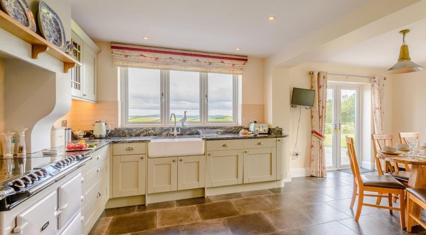 Photo of 4 Bed in Llannefydd