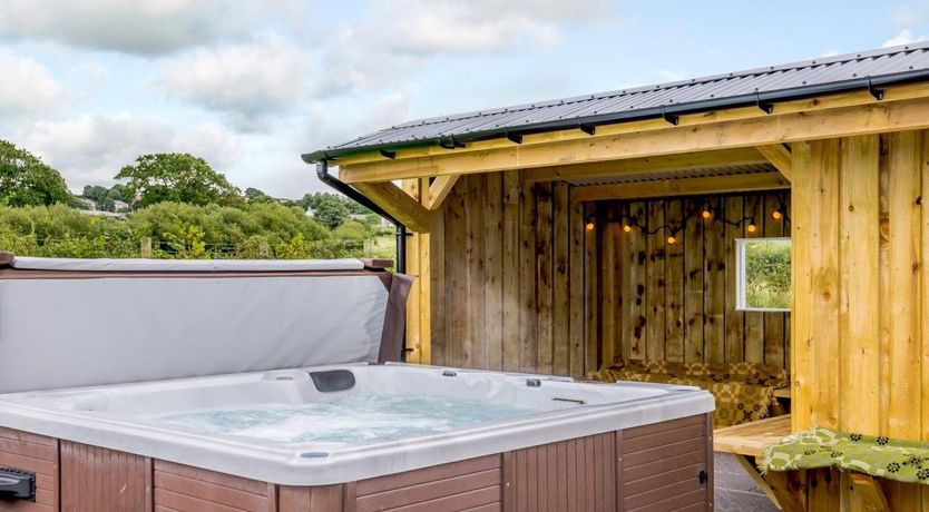 Photo of 4 Bed in Llannefydd