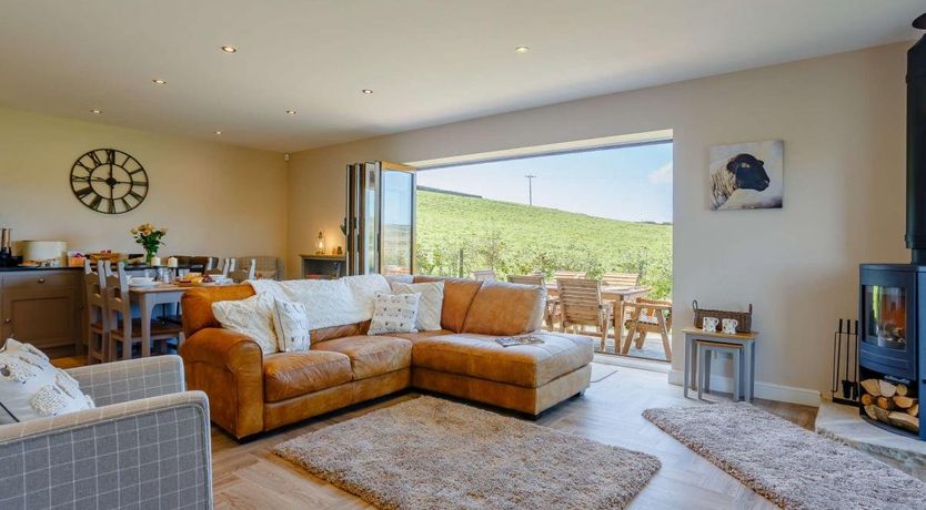 Photo of in Cowling (85669)