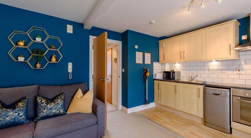 Photo of 1 Bed in Tenby