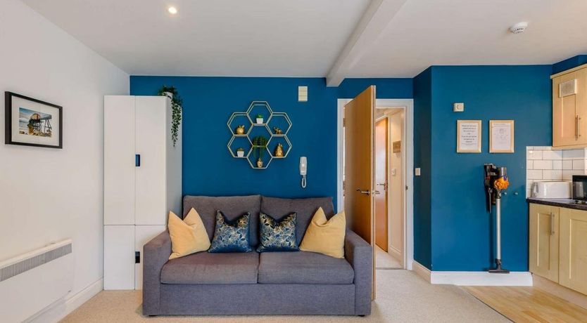 Photo of 1 Bed in Tenby