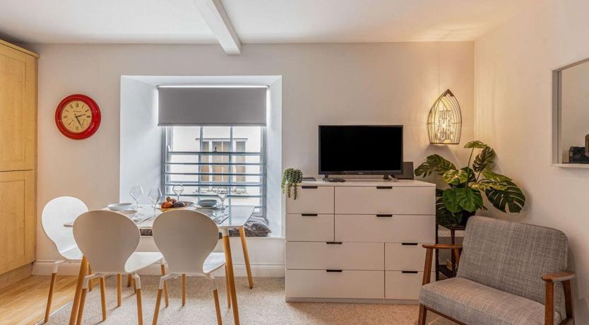 Photo of 1 Bed in Tenby