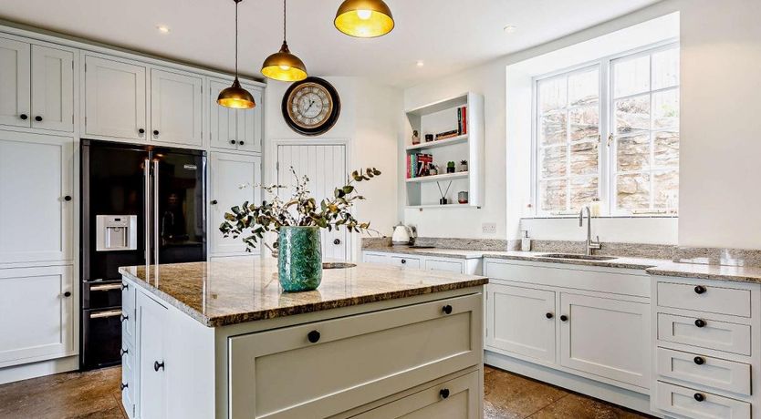 Photo of 4 Bed in Brixham