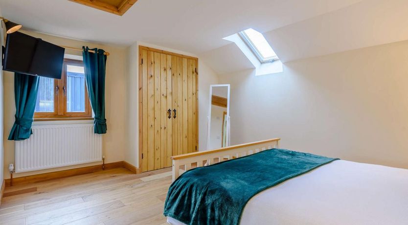 Photo of 4 Bed in Llaithddu