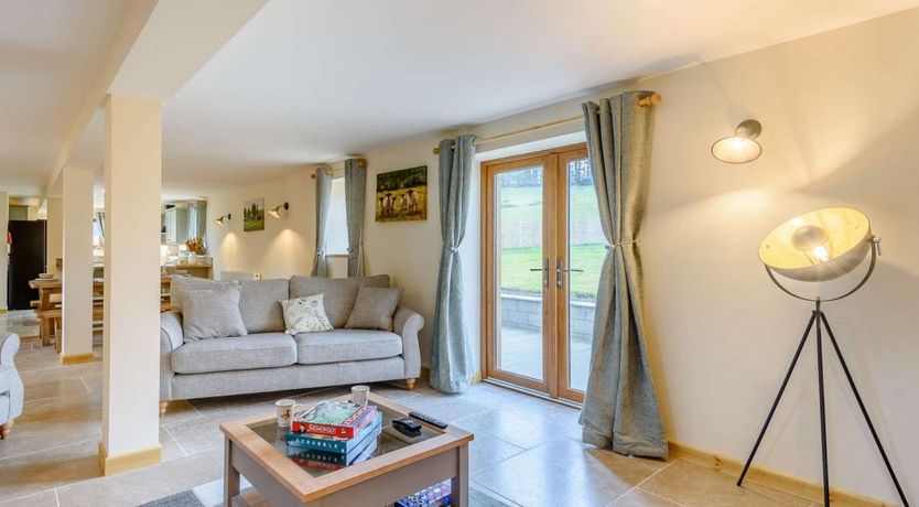 Photo of 4 Bed in Llaithddu