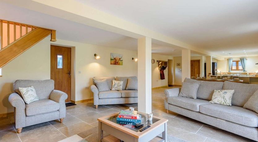 Photo of 4 Bed in Llaithddu